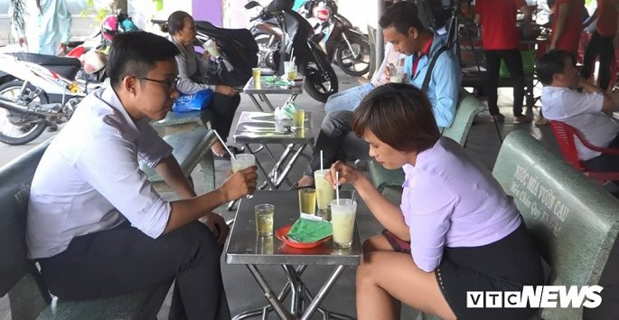 Quan nuoc mia thu hon nua ty dong/thang: Lo con so thuc-Hinh-2