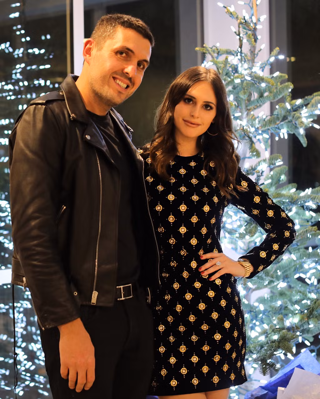 Chiếc nhẫn đính hôn của Alexa nổi bật với viên kim cương 12 carat, bao quanh bởi các viên kim cương nhỏ hơn, trị giá tới 3 triệu USD. Ảnh: Instagram.