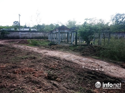 Chỉ thi công vài hạng mục dở dang sau đó dự án bị bỏ hoang nhiều năm.