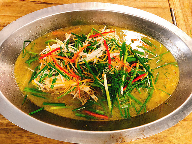 Một số món ăn được chế biến từ thịt cá trắm đen khổng lồ.