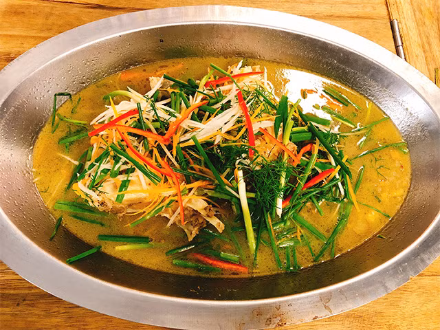 Một số món ăn được chế biến từ thịt cá trắm đen khổng lồ.