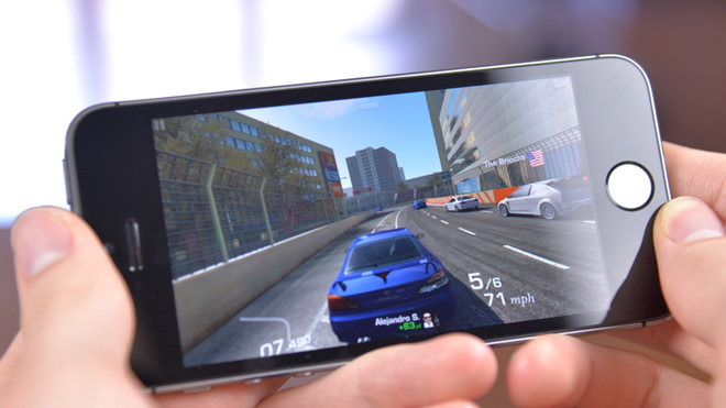 Những thiết bị cũ như iPhone SE hoặc iPhone 6S đều được hỗ trợ lên iOS mới nhất tuy nhiên sẽ gặp nhiều hạn chế. Ảnh: PhoneArena.