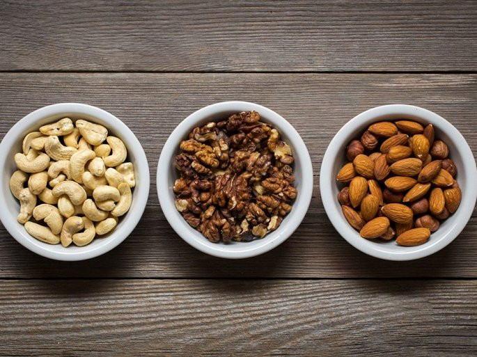 Tương tự với các sản phẩm hạt gồm: dừa, hạt điều, hạnh nhân, quả phỉ, quả óc chó, quả hồ trăn và hạt mắc ca. Ảnh: Shutterstock.