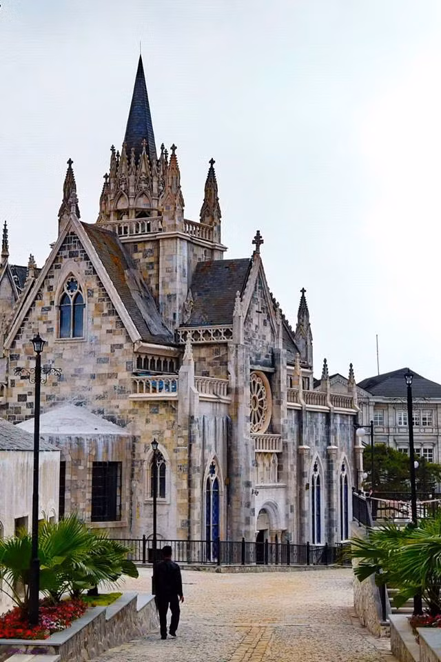 Ngam kien truc Phap tuyet my giua dinh Ba Na-Hinh-5