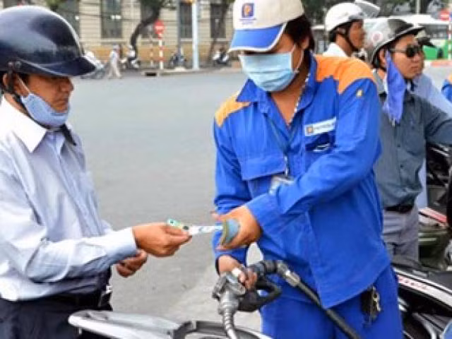 Gia xang giam nhe bat dau tu chieu nay