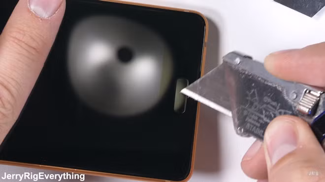 Nokia 5 bị tra tấn không thương tiếc.