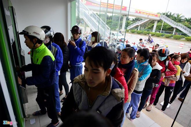 ATM nghi Tet khien khach hang khon kho-Hinh-2