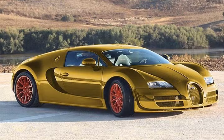 Siêu xe Bugatti Veyron được làm bằng vàng 24 carat và kim cương, trị giá 4 triệu USD.