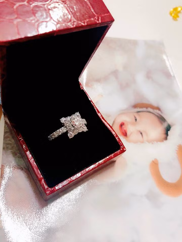 Ket bat ngo cho Hong Que sau lum xum muon anh nhan kim cuong “song ao”