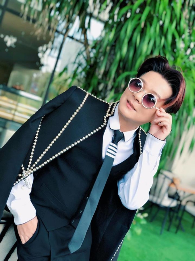 Vũ Hà bức xúc công khai vạch mặt những tài khoản Facebook ảo thích "đâm chọt" người khác.