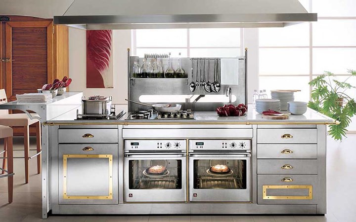 Bộ dụng cụ nhà bếp đa năng Meneghini La Cambusa có giá 41.500 USD (tương đương gần 1 tỷ đồng).