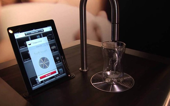 Chiếc máy pha cà phê hiện đại này có giá 16.000 USD.