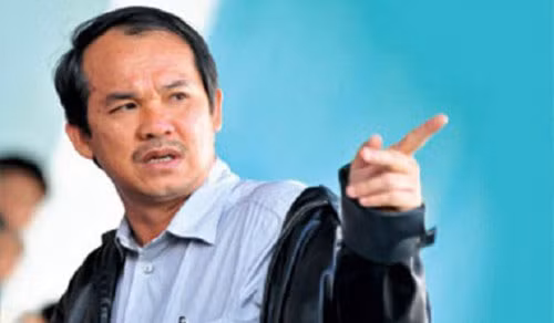 Cuu nguoi khoi tham hoa, Bau Duc don tin may man ngan ty