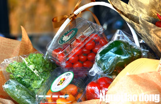 Đến những loại dưa, cà chua, bí... tất cả đều là nông sản sạch đặc trung của TP Đà Lạt.