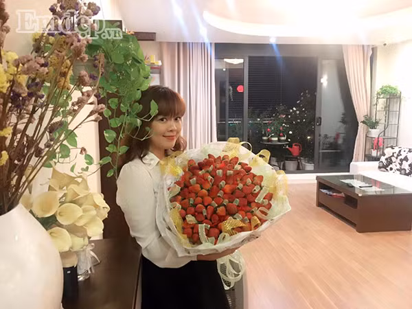 Chị Nguyễn Thùy Linh - Nữ chủ nhân xinh đẹp sở hữu ban công đáng mơ ước.