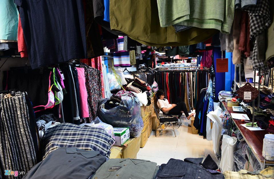 Nhiều người cho hay tình trạng này đã kéo dài khoảng một tháng ngay khi có thông tin thu hồi mặt bằng.