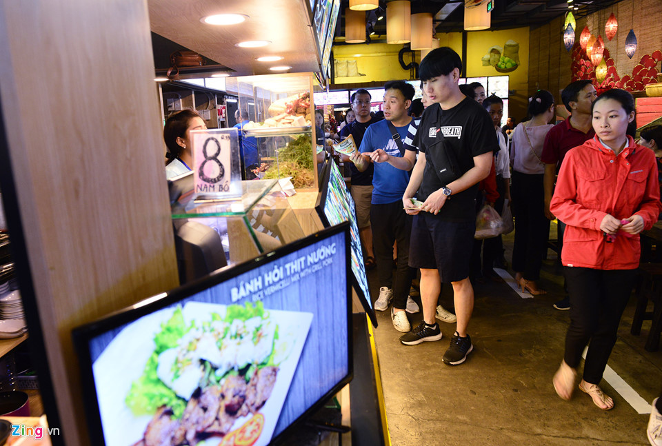 Nằm tách biệt hẳn với khu vực bên trên công viên, Sense Market từ khi khai trương được kỳ vọng trở thành một điểm đến mới, văn minh, sạch sẽ, thân thiện thu hút khách du lịch khi đến TP.HCM.