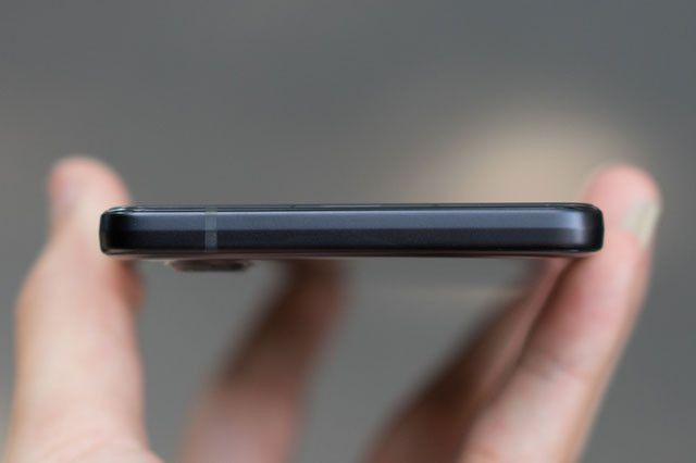 Đỉnh máy trống trơn.