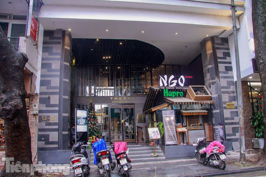 Theo quan sát, công trình số 13 - 15 Nhà Chung đã hoàn thành và được đưa vào sử dụng với mục đích kinh doanh khách sạn, nhà hàng khủng. Công trình này có độ cao vượt trội hoàn toàn so với các nhà bên cạnh.