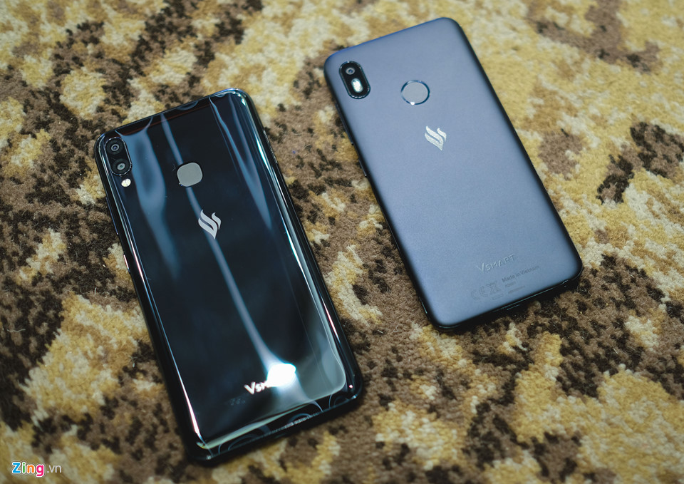 Ngày 14/12, Vinsmart giới thiệu bốn mẫu di động. Trong đó hai model Vsmart Joy 1 và Joy 1+ thuộc phân khúc phổ thông với giá bán ở giai đoạn một lần lượt là 2,5 và 3,4 triệu đồng. Ở giai đoạn hai, các sản phẩm này sẽ được bán với giá 2,5 và 3,6 triệu đồng.