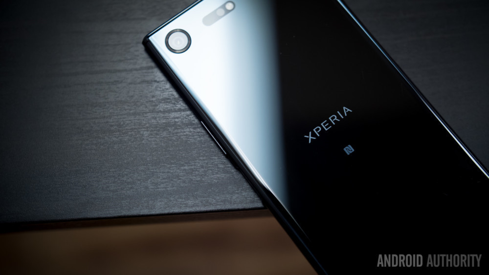 1. Sony (63 ngày) - Sony không nổi bật về doanh số trong vài năm gần đây nhưng hãng cho thấy nỗ lực trong việc cập nhật các sản phẩm của mình. Sony đã cập nhật 6 thiết bị mới nhất của họ lên Android 8.0 vào giữa tháng 3. Đồng thời, hãng cũng chỉ mất 10 ngày để xác nhận thiết bị nào sẽ nhận được phiên bản Android mới.