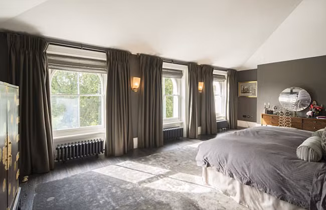 Một phòng ngủ khác trong dinh thự