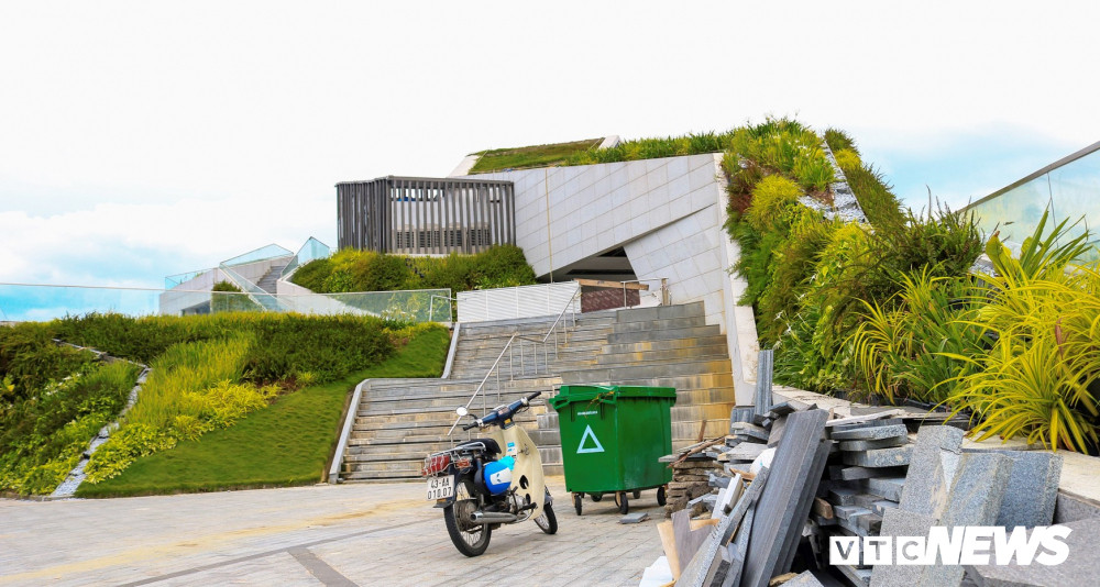 Nha hang ben du thuyen cua Vu 