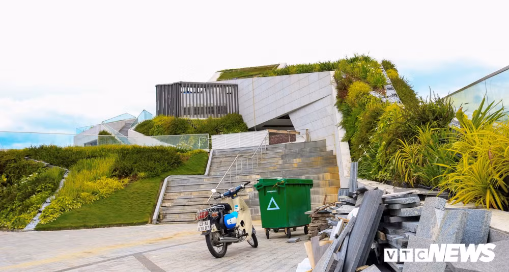 Nha hang ben du thuyen cua Vu 