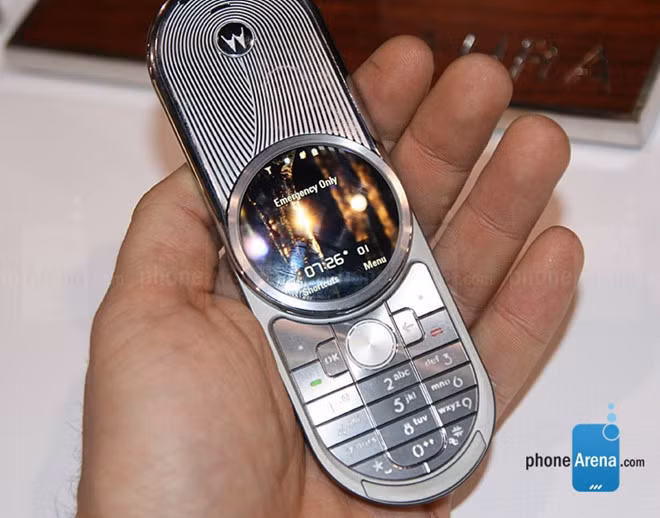 Motorola Aura R1 được mệnh danh là "Rolex của làng di động".