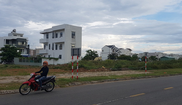 Cho giao dịch trở lại đất của dân tại dự án của ông Vũ "nhôm". Ảnh: Hữu Khá.