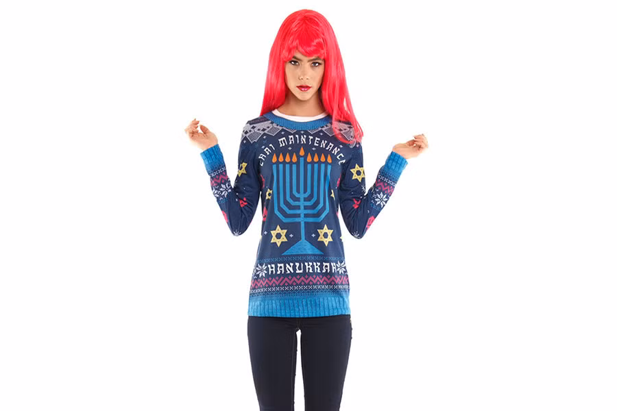 Chiếc áo len màu xanh in hình biểu tượng ngôi sao sáu cánh của người Do Thái cùng dòng chữ "Chai Maintenance" bị cho là mang ý nghĩa xúc phạm với phụ nữ Do Thái bởi từ Chai trong tiếng này được phát âm giống với từ "high" (cao). Theo đó cả cụm từ "Chai Maintenance" có nghĩa là cần được sửa chữa, điều chỉnh gấp, theo tờ Chicago Tribune.