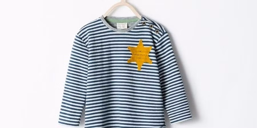 Năm 2014, Zara bị chỉ trích vì mẫu áo trẻ em có thiết kế giống với đồng phục nhà tù Holocaust của phát xít Đức. Hãng thời trang Tây Ban Nha đã phải gỡ sản phẩm này khỏi website chỉ sau vài giờ ra mắt.
