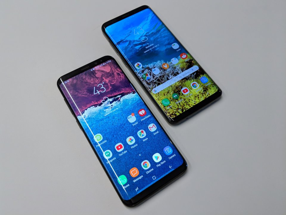 Galaxy S8 (trái) và Galaxy S9 (phải). Ảnh: BI.