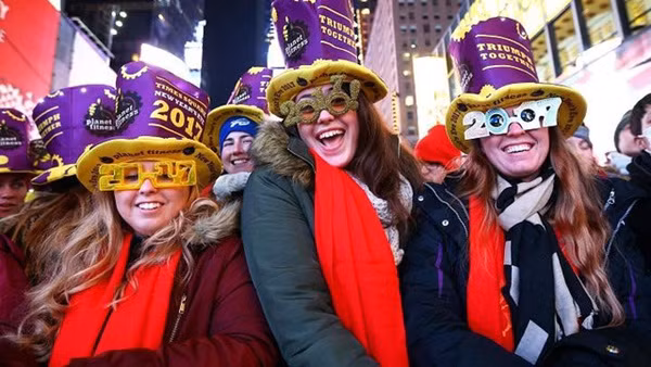 Dịch vụ đón năm mới tại Quảng trường thời đại ghi dấu những kỷ niệm khó quên.