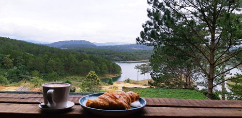 Ảnh phông cảnh rộng rãi và thoáng hơn với tỉ lệ 18:5:9.