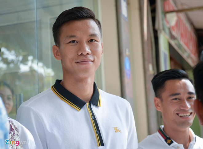 Quế Ngọc Hải cùng các đồng đội khác đều có mặt trong ngày vui của người đồng đội. (Ảnh: Zing.vn)