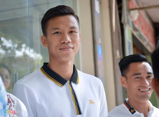 Quế Ngọc Hải cùng các đồng đội khác đều có mặt trong ngày vui của người đồng đội. (Ảnh: Zing.vn)