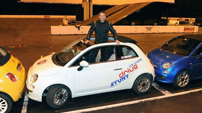 Ghép xe khít nhất. Khoảng cách giữa các xe chỉ khoảng 7,5 cm. Kỷ lục do Alastair Moffatt nắm giữ với chiếc Fiat 500.