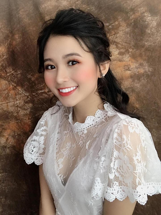 Quỳnh Trang còn có biệt danh là Trang Mei - có nghĩa như ”Mây” - một cô gái nhẹ nhàng, bay bổng và đáng yêu.