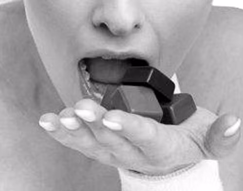 Ho dũ dọi nhu bẹnh lao vì thói quen an khuya