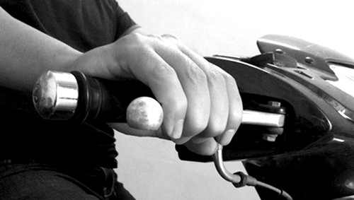 Se “do duong” neu qua lam dung phanh truoc