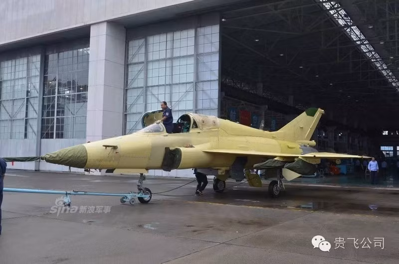 JL-9 được cho là sẽ sử dụng để huấn luyện phi công lái các máy bay tiêm kích thế hệ 4 như Thành Đô J-10, Thẩm Dương J-11, Sukhoi Su-27SK/MKK/MK2.