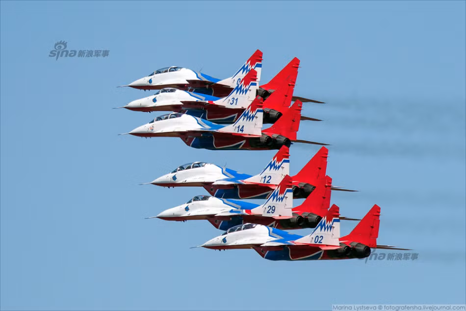 Phi đội tiêm kích MiG-29 của đội bay “Chim én”.