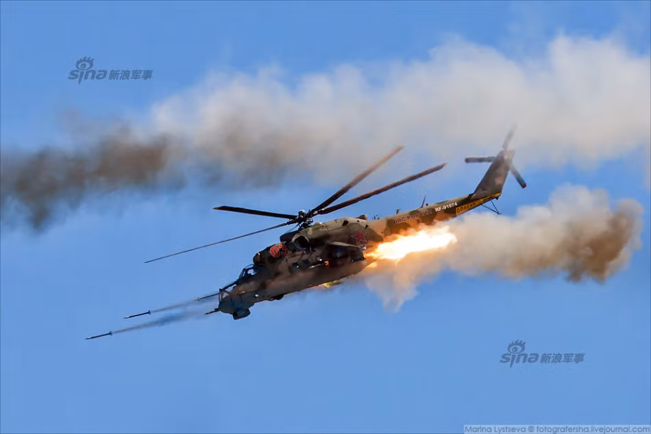 Ảnh: Trực thăng tấn công Mi-24 nã rocket dữ dội tại thao trường diễn ra Aviadarts 2016.
