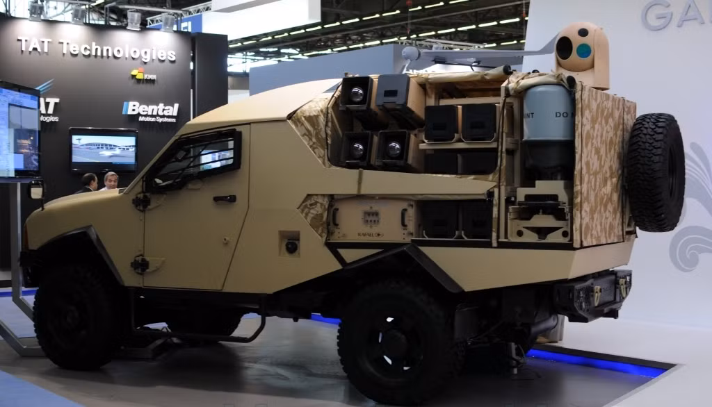 Theo Viện Nghiên cứu Hòa bình Stockholm (SIPRI) năm 2011 Hàn Quốc đã kí hợp đồng với Israel mua 4 xe bọc thép SandCat và 67 tổ hợp tên lửa chống tăng Spike-NLOS và hợp đồng được giao vào năm 2013.