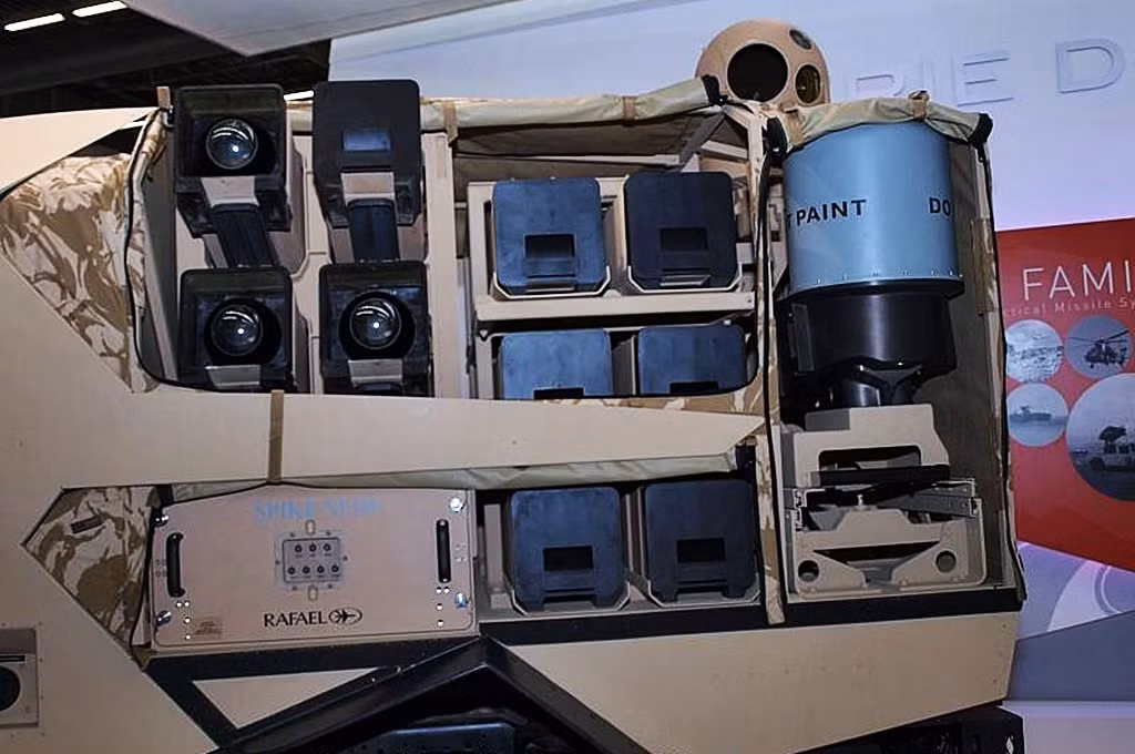 Nó có thể tấn công các mục tiêu ở vị trí bị che khuất hoàn toàn nhờ hệ thống ống phóng thẳng đứng. Các tên lửa chống tăng Spike NLOS có 2 chế độ tiến công gồm tấn công trực tiếp (đối với mục tiêu trong tầm nhìn thấy) hoặc tấn công mục tiêu nhờ xác định vị trí tọa độ sau khi đã được phóng lên (đối với mục tiêu bị che khuất hoặc ở xa).