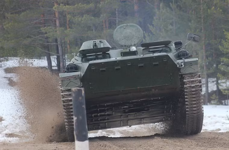 MT-LB là thiết kế xe bọc thép cực kỳ đặc biệt được chế tạo bởi nhà máy máy kéo Kharkiv ban đầu phục vụ vai trò chở quân cũng như là làm xe kéo pháo - thay thế loại xe kéo AT-P. Tuy nhiên, nhà thiết kế chế tạo chắc cũng không thể ngờ rằng sau đó MT-LB lại trở thành dòng xe bọc thép đa dụng vô cùng với tiềm năng khai thác khổng lồ cho các tổ hợp vũ khí khác nhau.