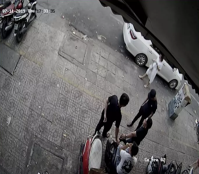 Pho Hoa o Sai Gon lien tuc bi giang ho tan cong, khach hang thao chay-Hinh-4