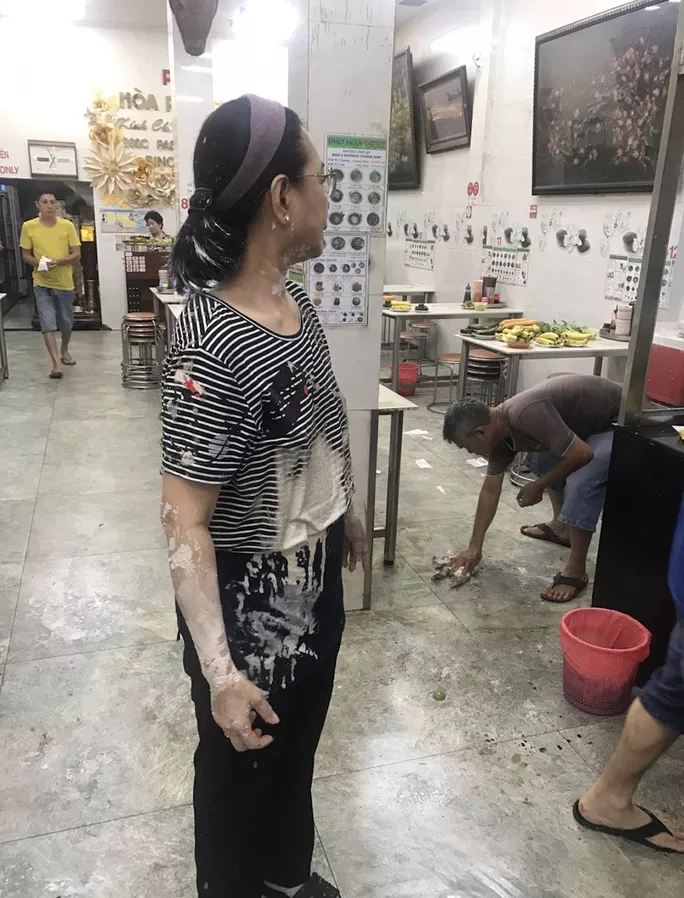 Pho Hoa o Sai Gon lien tuc bi giang ho tan cong, khach hang thao chay-Hinh-2