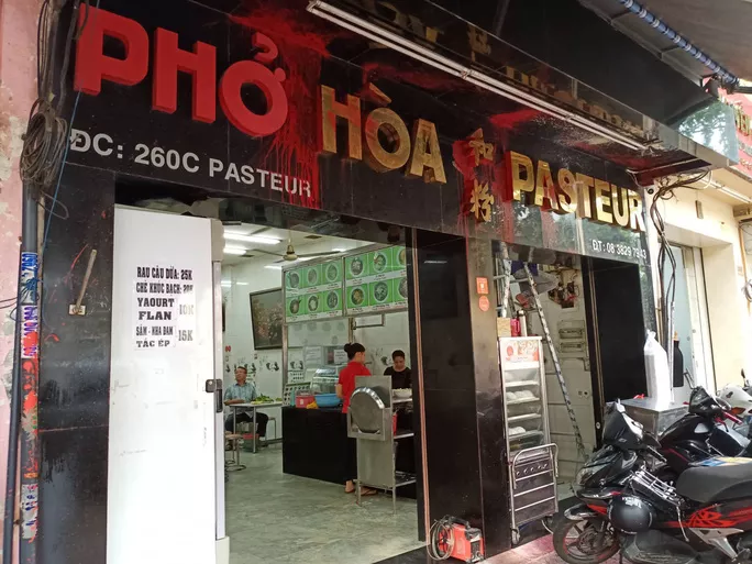 Pho Hoa o Sai Gon lien tuc bi giang ho tan cong, khach hang thao chay